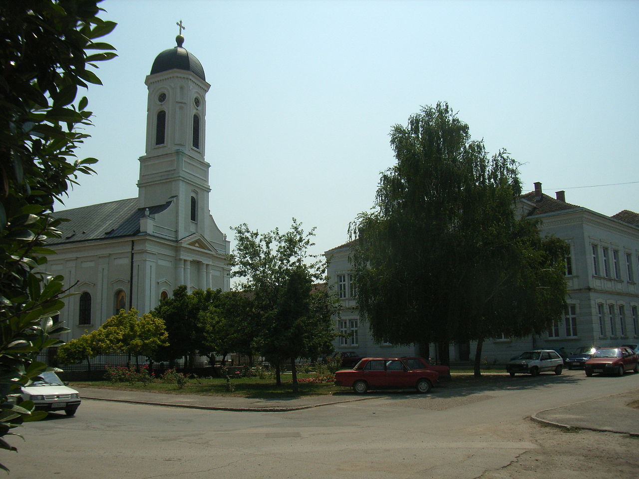 Oraşul este situat la numai 12 km de satul Vinci, fiind al doilea ca mărime din district, după Pojarevac. 